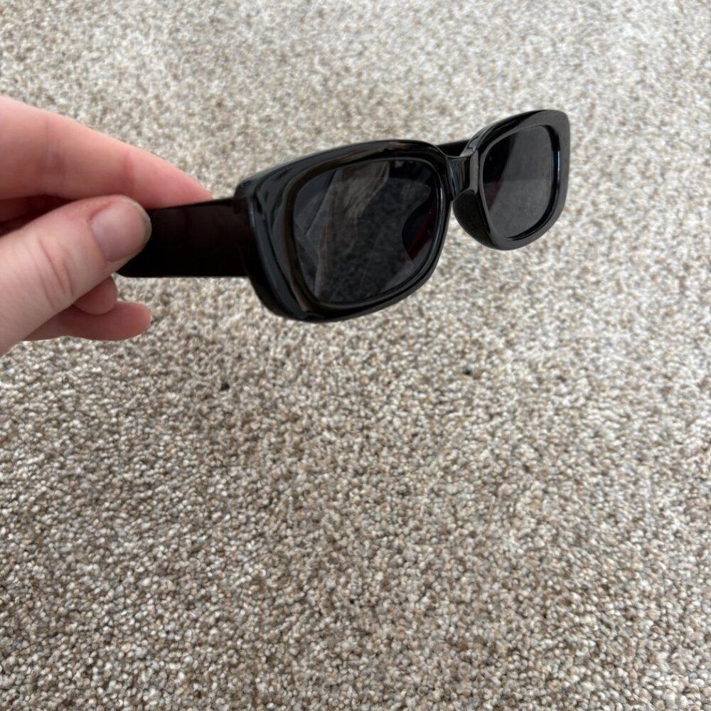 Black Plastic Y2K Square Sunglasses - Picture 2 of 7